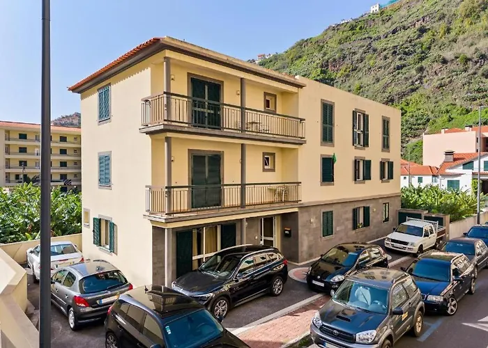 - N Апартаменты